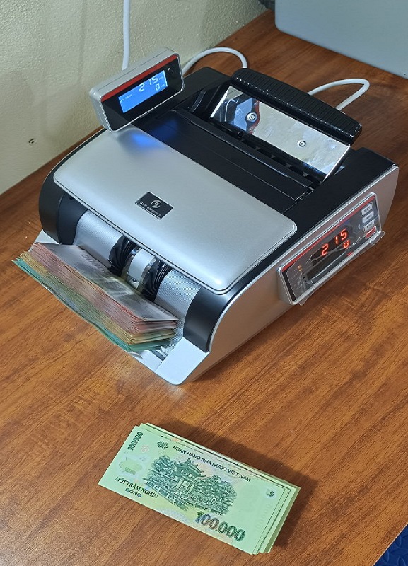 Máy đếm tiền Mazsan 0366R có thiết kế khung gầm bằng thép không rỉ tăng tuổi thọ của máy ở những môi trường bụi bặm