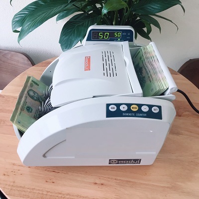 Máy đếm tiền MODUL 8800 sở hữu công nghệ soi tiên tiến hiện đại giúp soi-phát hiện tiền siêu giả Máy đếm tiền MODUL 8800 sở hữu công nghệ soi tiên tiến hiện đại giúp soi-phát hiện tiền siêu giả