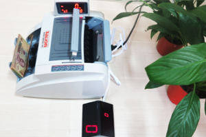 So sánh máy đếm tiền MAZSAN vs SILICON: Nên chọn hãng nào?